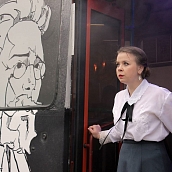 Студенческий театр при СГТУ показывает спектакли в первом в стране театральном троллейбусе