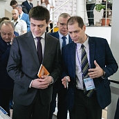 Ректор СГТУ представил Михаилу Котюкову экспозицию вуза на Салоне изобретений, инноваций и инвестиций