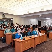 Иностранные студенты пообщались с Александром Сотниченко в формате «Диалог на равных»