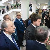 Ректор СГТУ представил Михаилу Котюкову экспозицию вуза на Салоне изобретений, инноваций и инвестиций