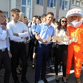 Студенты С1-СЗС11 на торжественной линейке, посвященной Дню знаний