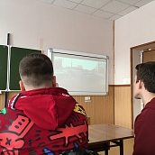 Сотрудник ГИБДД напомнил студентам о правилах поведения участников дорожного движения