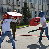 «Здоровая альтернатива» в СГТУ: флешмоб, митинг и реконструкция ко Дню Победы