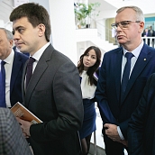 Ректор СГТУ представил Михаилу Котюкову экспозицию вуза на Салоне изобретений, инноваций и инвестиций