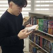 Слушатели курсов русского языка посетили модельную библиотеку в рамках проекта «Узнаём Россию»