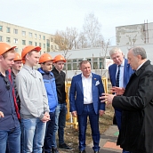 Валерий Радаев познакомился с проектами учащихся Петровского филиала СГТУ