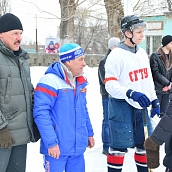 На новом ледовом поле СГТУ прошел первый матч по русскому хоккею
