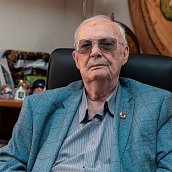 Поздравление по случаю юбилея Владилена Васильевича Петрова