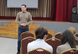 Доцент СГТУ рассказал школьникам о перспективах профессии инженера-строителя