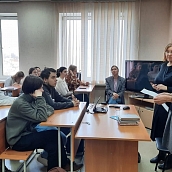 Студенты-переводчики встретились с известной писательницей