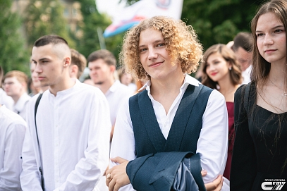 Торжественная линейка, посвященная Дню знаний. Политех принял первокурсников