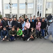 Студенты кафедры ТСК - участники акции, посвященной Дню вежливости