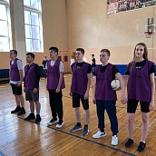 В СЭИ прошла олимпиада по волейболу среди студентов первого курса