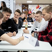 В ИСПМ и ФТИ подвели итоги физико-математической олимпиады на английском языке