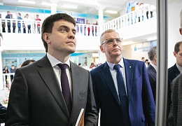Ректор СГТУ представил Михаилу Котюкову экспозицию вуза на Салоне изобретений, инноваций и инвестиций