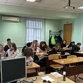 В Политехе прошел мастер-класс по изготовлению елочных игрушек для благотворительного проекта