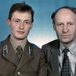 Ю.В. Мусатов  с сыном Вячеславом. г. Лида Белоруссия, 1987 г.