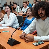 Иностранные студенты пообщались с Иреком Зиннуровым  в формате «Диалог на равных»