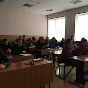 Сотрудник ГИБДД напомнил студентам о правилах поведения участников дорожного движения