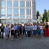 В память о жертвах Беслана студенты ИнЭТС запустили в небо белые шары