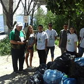 Студенты ЭКЛ - участники экоакции "Чистый берег"