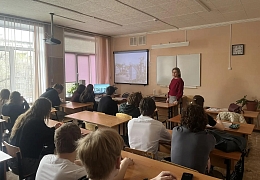 Доцент Института УРБАС рассказала школьникам о специальностях транспортного строительства 