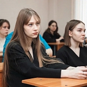 В день российской науки на кафедре «Переводоведение и межкультурная коммуникация» прошёл семинар «Интеллект в переводе: почему нейросети нас не догонят?»