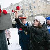 Политеховцы возложили цветы к памятнику «первопроходцу космоса»