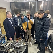 Студенты ИММТ посетили дилерский центр крупной автомобильной компании