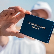 Первокурсникам СГТУ вручили студенческие билеты в Саратовском аэроклубе 