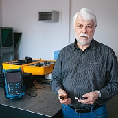 Ученый СГТУ работает над созданием генератора квантовых запутанных световых импульсов