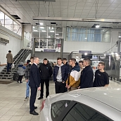Студенты ИММТ посетили дилерский центр крупной автомобильной компании