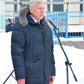 В СГТУ открылся каток и начались матчи по русскому хоккею