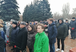 Политеховцы возложили цветы к Могиле Неизвестного Солдата на Воскресенском кладбище
