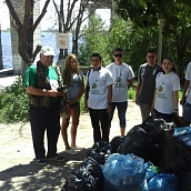 Студенты ЭКЛ - участники экоакции "Чистый берег"