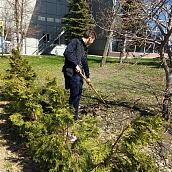 Политеховцы участвуют в субботниках в Парке Победы