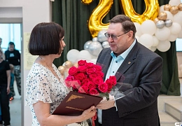 Сергей Наумов поздравил выпускников школы №73