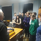 Сотрудники ФТИ провели для школьников экскурсию по научно-образовательному центру