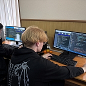 На мастер-классе от практика ИТ-индустрии студенты самостоятельно разработали финансовое приложение