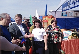 Студенты Петровского филиала СГТУ представили достижения губернатору