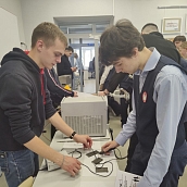 Преподаватели и студенты Политеха познакомили школьников с передовым инженерным оборудованием