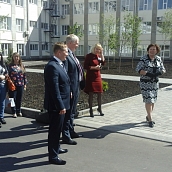 Преподаватели и студенты ЭКЛ приняли участие в высадке роз