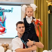 Сергей Наумов поздравил выпускников школы №73