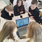 Преподаватель ИнПИТ провела занятие по разработке фирменного стиля в «Гагаринском классе»