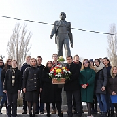 Студенты Гагаринского университета провели траурный митинг у памятника первому космонавту