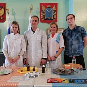 ЧКГ в Мокроусе: студенты показали школьникам эффектные химические опыты
