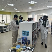 Слушатели курсов русского языка посетили модельную библиотеку в рамках проекта «Узнаём Россию»