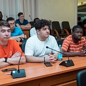 Иностранные студенты пообщались с Иреком Зиннуровым  в формате «Диалог на равных»