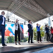 Свыше 9 тысяч человек пришли на митинг в поддержку референдумов за присоединение Донбасса к России