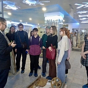 Студенты-переводчики в музее естествознания СГТУ
